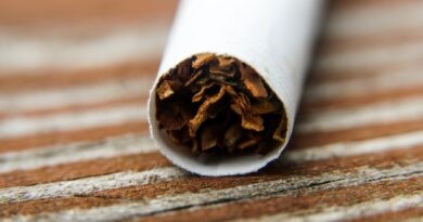 Mindre butiker ratar tobaksprodukter – men de stora livsmedelskedjorna släpar efter
