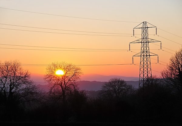 Kapacitetsbrist i regionala elnät bromsar förnybar el 